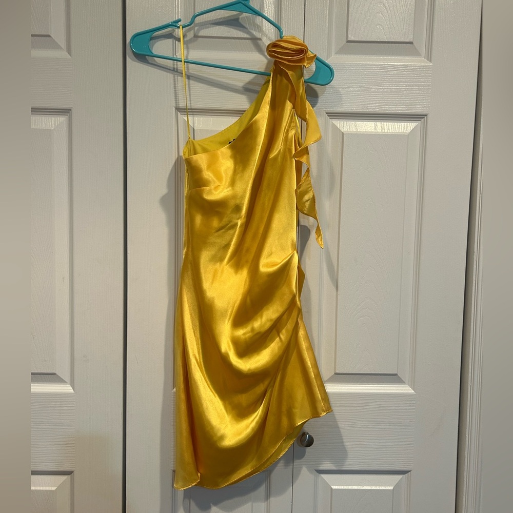 Morgan & Co Satin Yellow Dress - Picture 5 of 8